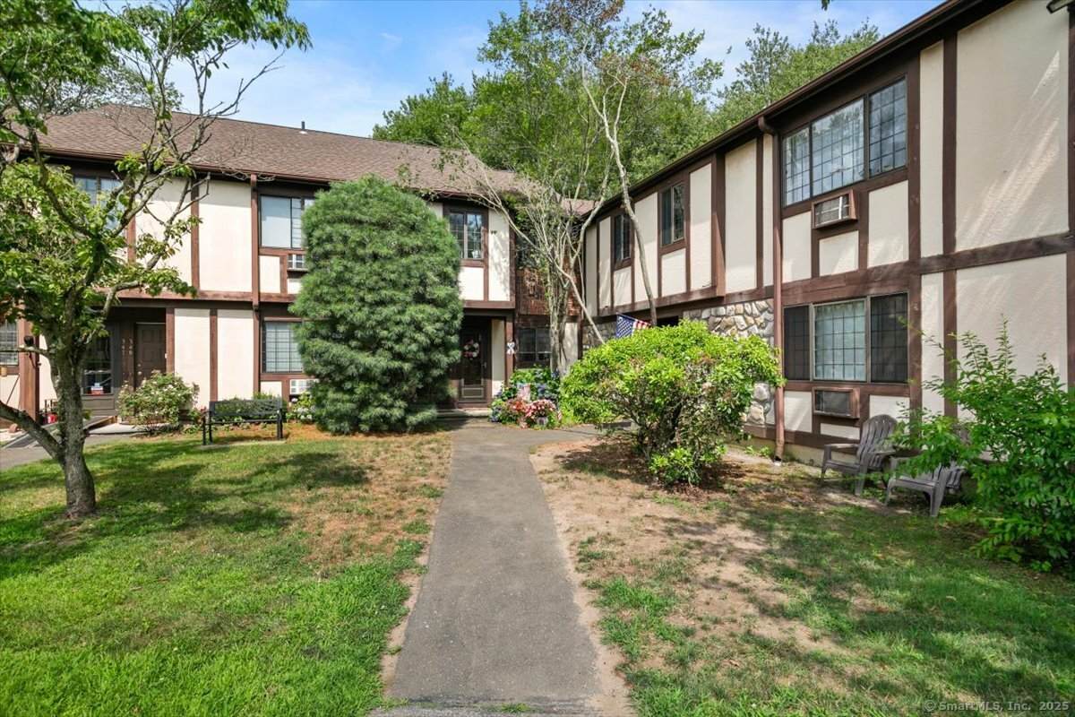 341 Foxwood Lane - Photo 1