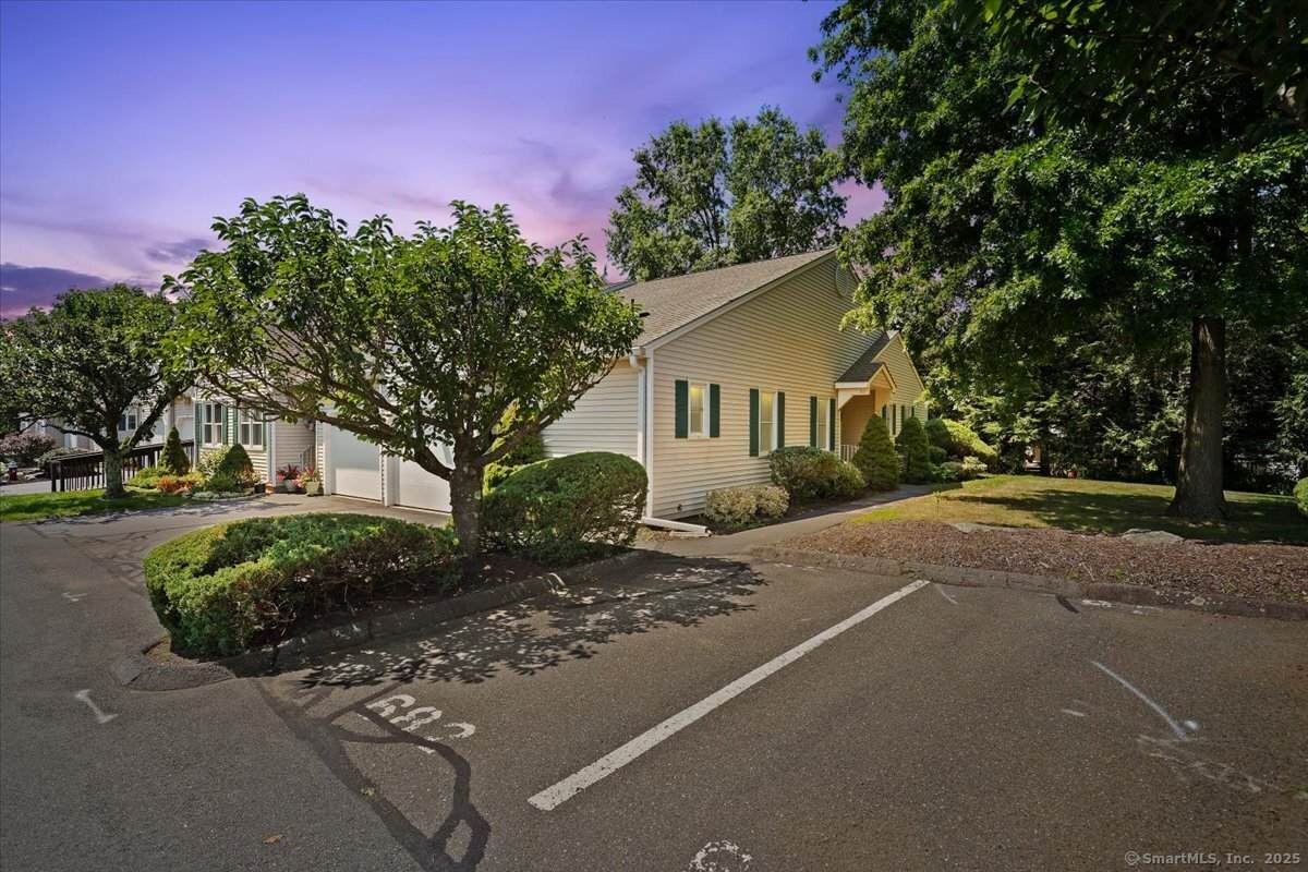 681 Ledgeview Court - Photo 1