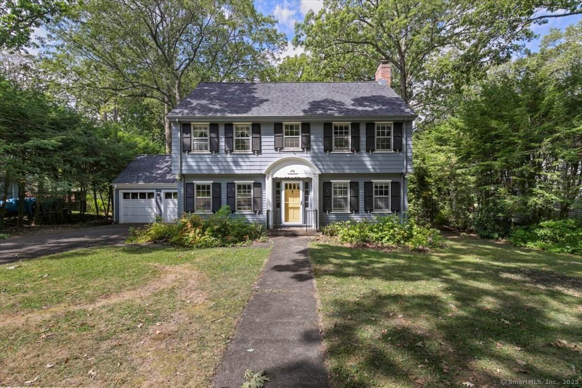 300 Knollwood Drive - Photo 1