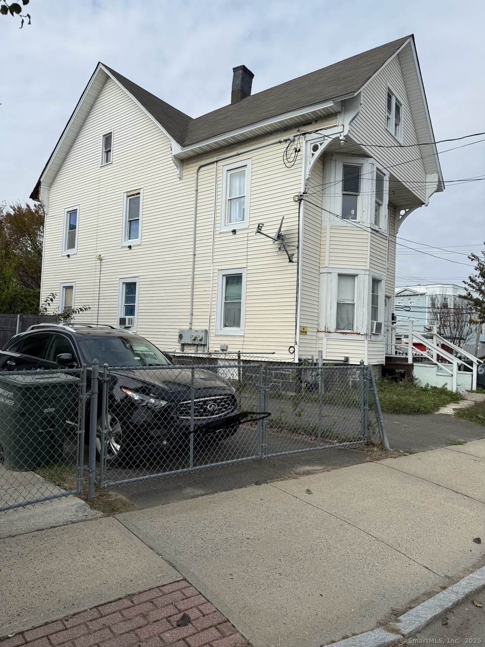 643 Newfield Avenue - Photo 1
