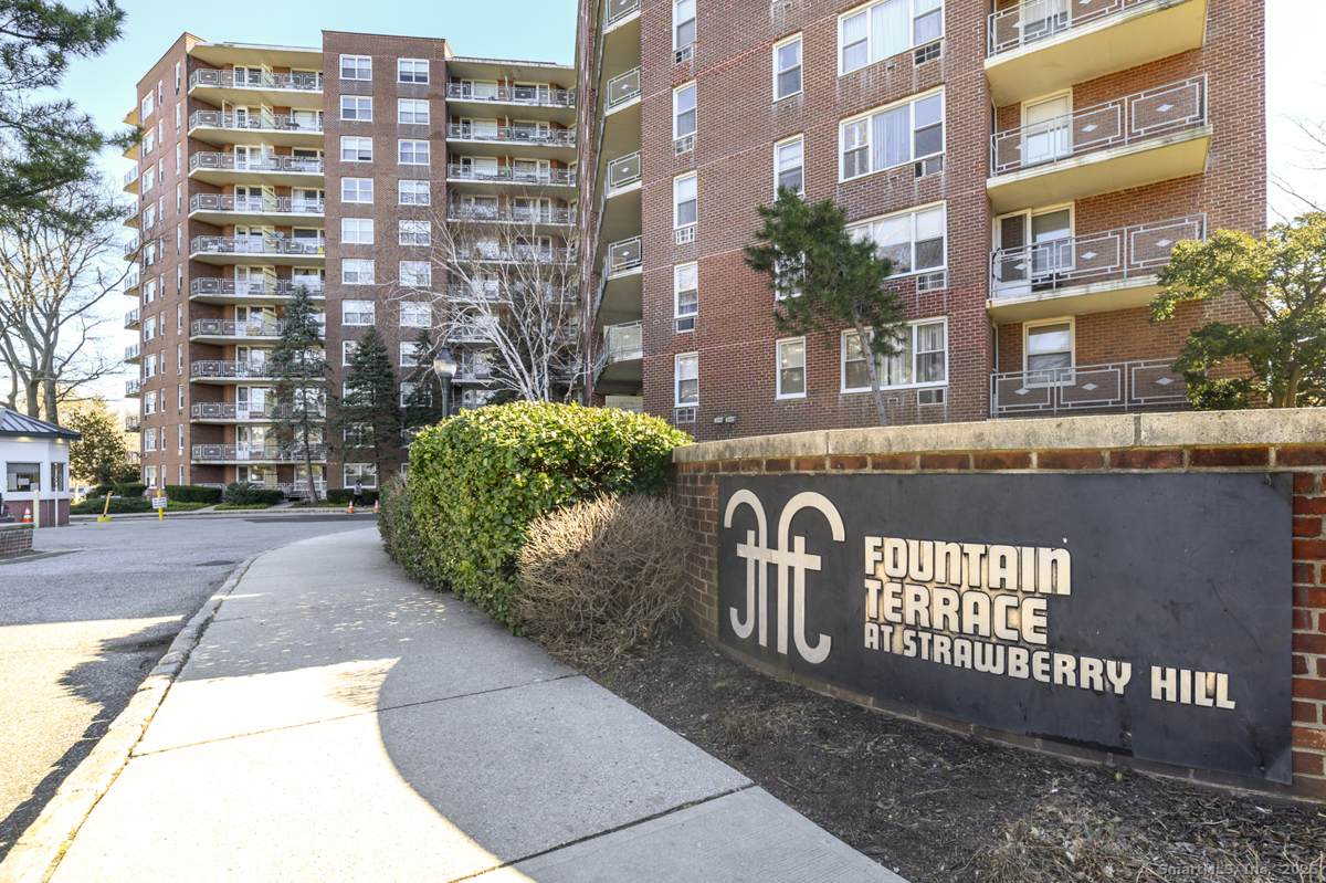 91 Strawberry Hill Avenue - Photo 1