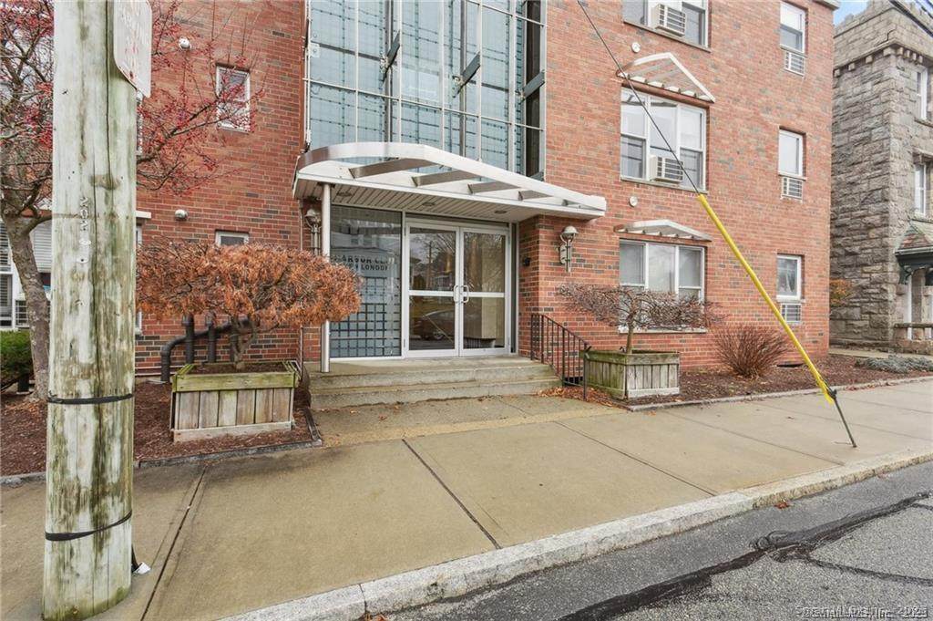 184 Pequot Avenue - Photo 1