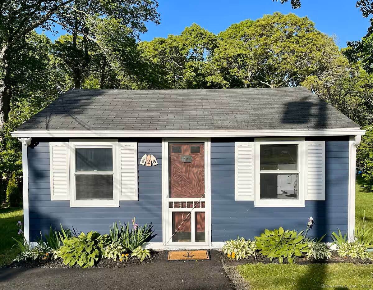 414 Pequot Avenue - Photo 1