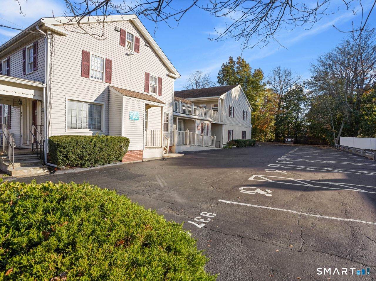 919 Stratford Avenue - Photo 1