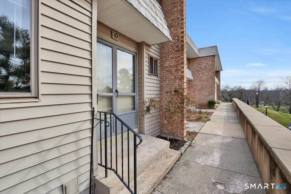 10 Briar Court - Photo 1