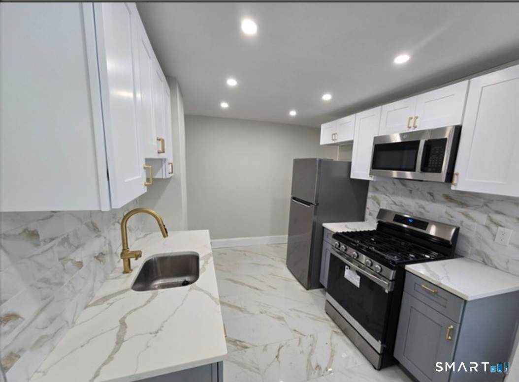 80 Dickerman Street - Photo 1