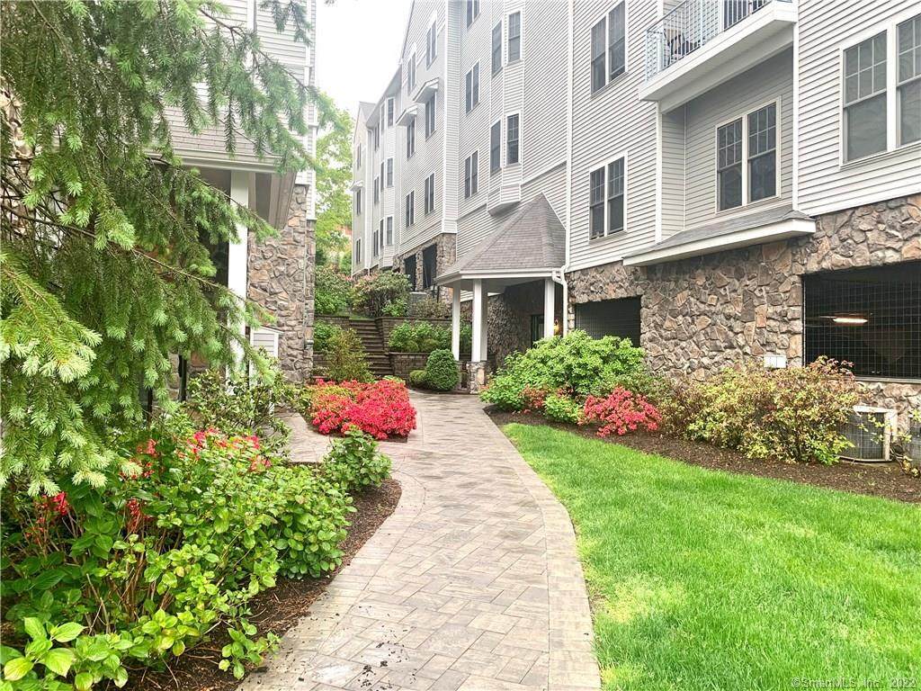 105 Richards Avenue - Photo 1