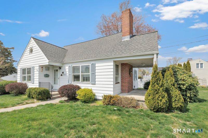 206 Crown Street - Photo 1
