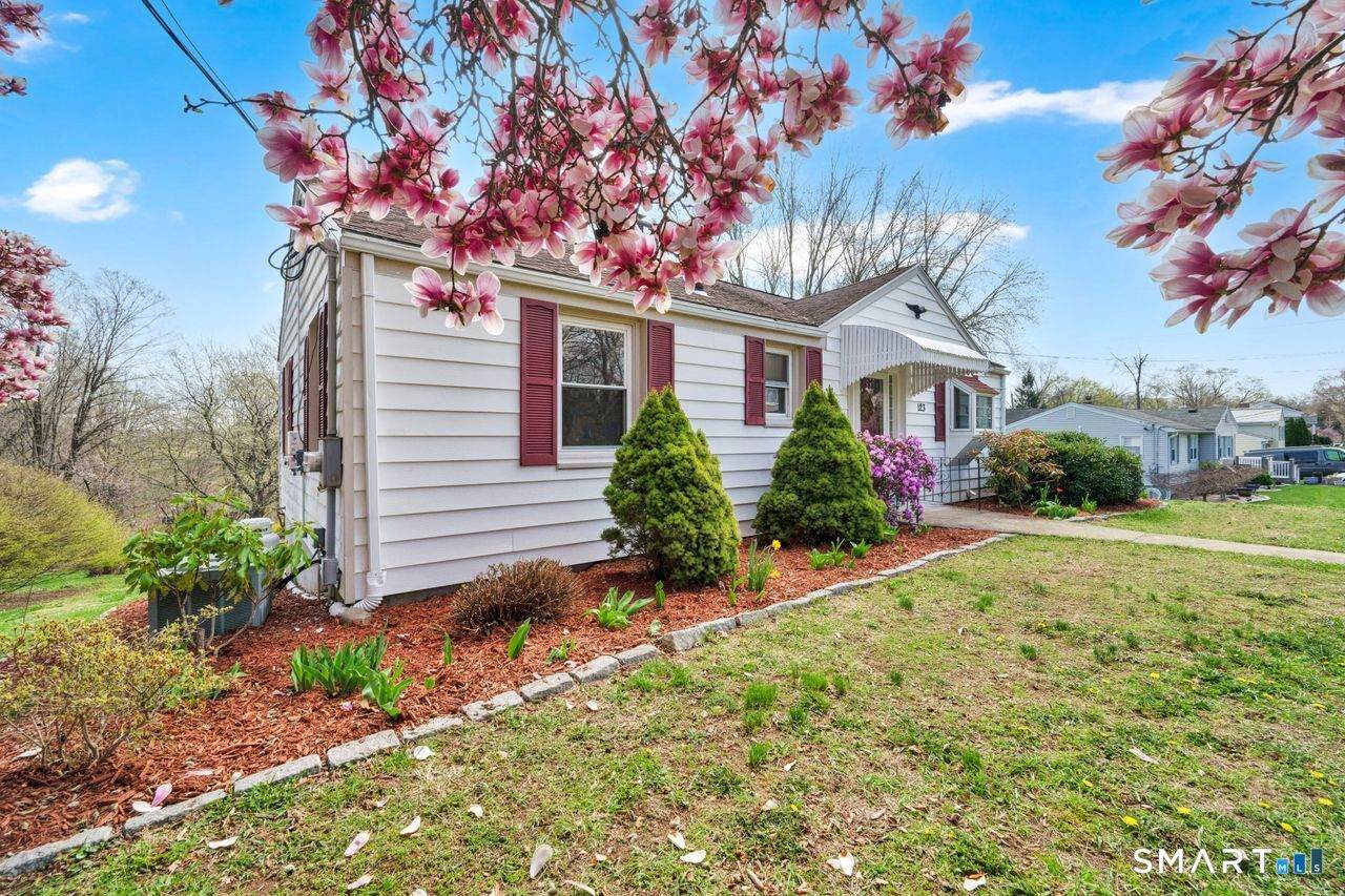 123 Pleasant Avenue - Photo 1