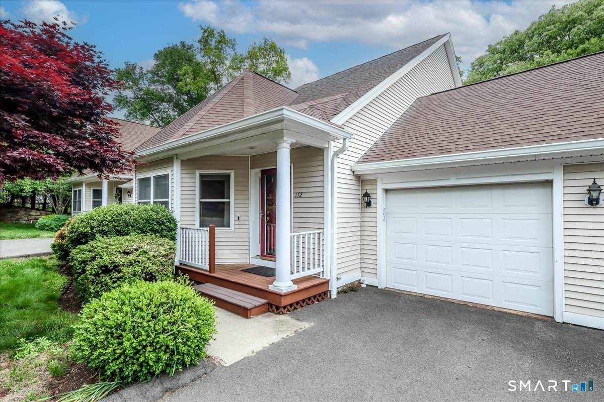 172 Summerfield Gardens - Photo 1