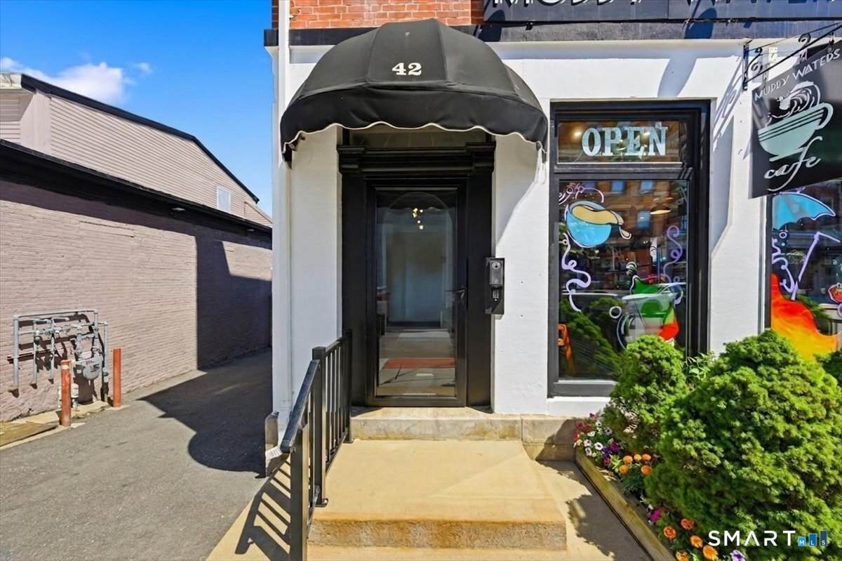 40 Bank Street - Photo 1