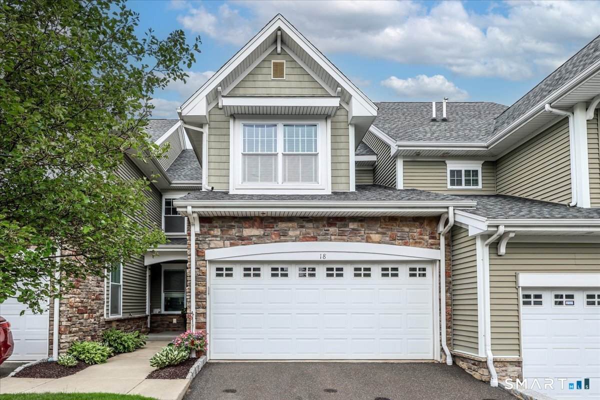 18 Lawrence Avenue - Photo 1