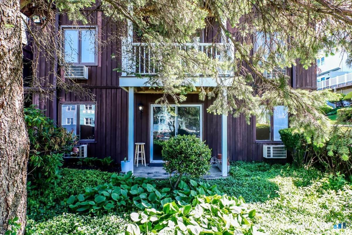 136 Deer Hill Avenue - Photo 1