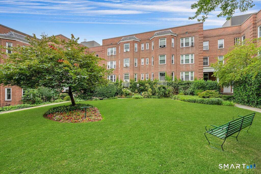 70 Strawberry Hill Avenue - Photo 1