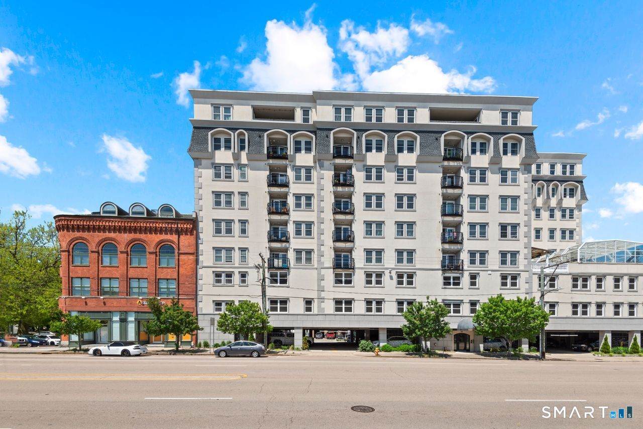 461 Bank Street - Photo 1