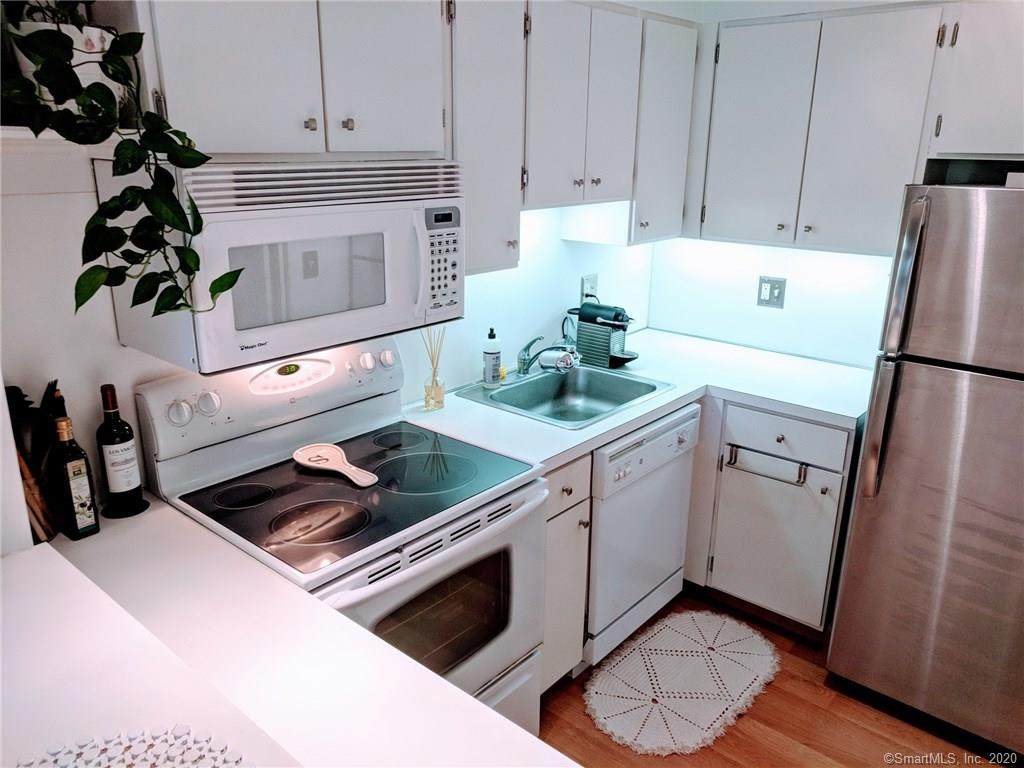 1525 Putnam Avenue - Photo 1