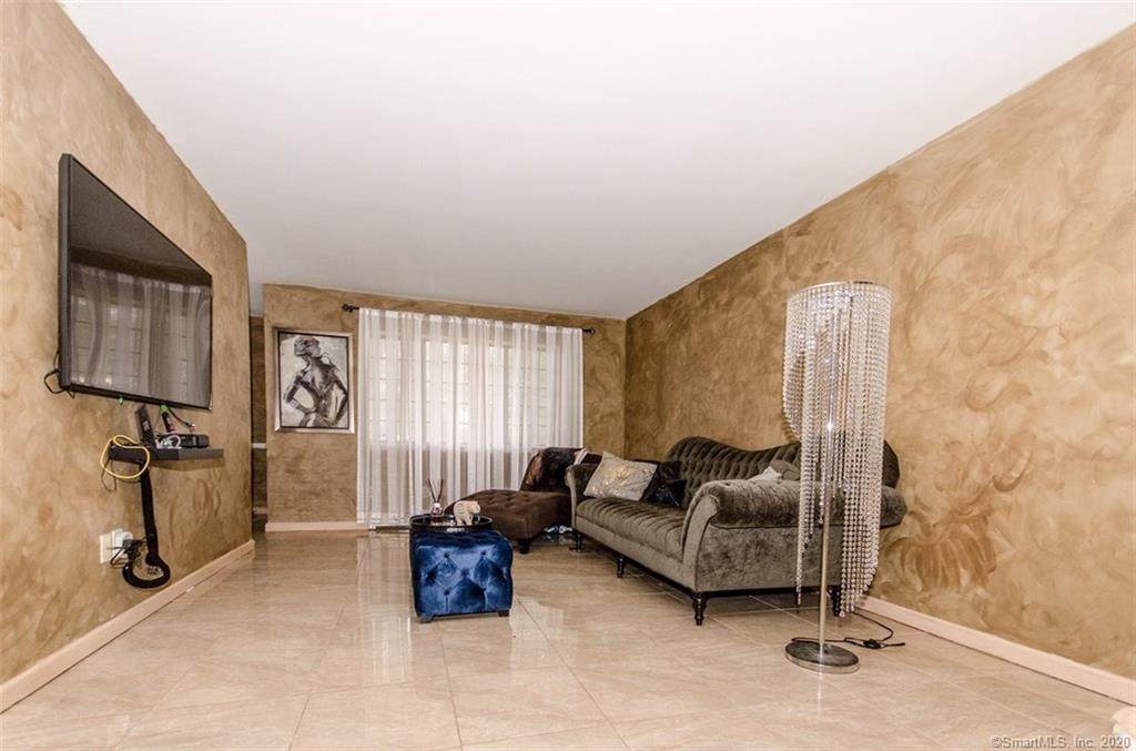 7 Carlisle Court - Photo 1