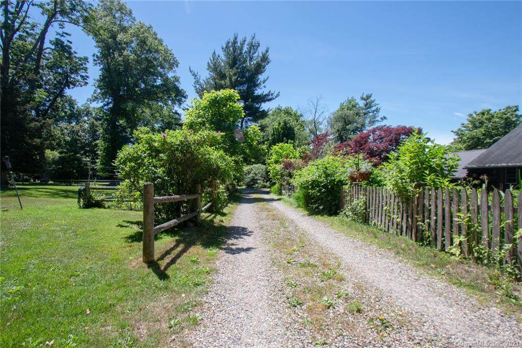 143 Skunk Lane - Photo 1