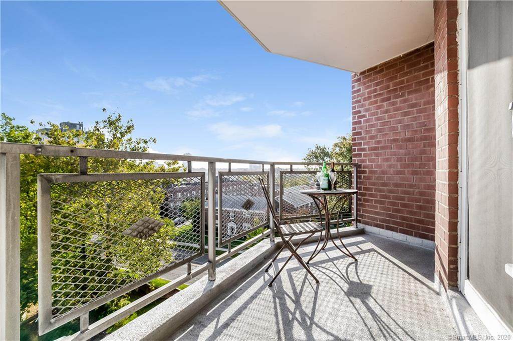 91 Strawberry Hill Avenue - Photo 1