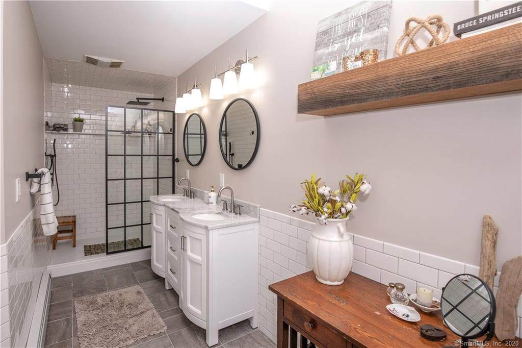 128 Royal Oak Drive - Photo 1