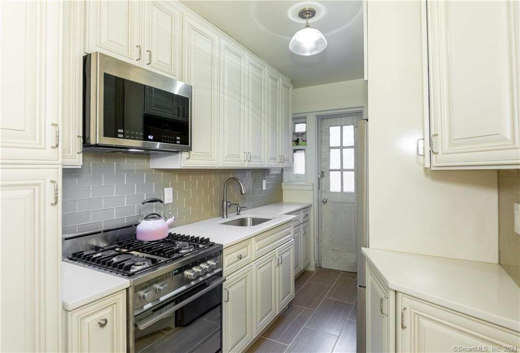 20 N Broadway - Photo 1