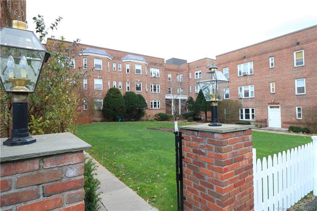 70 Strawberry Hill Avenue - Photo 1