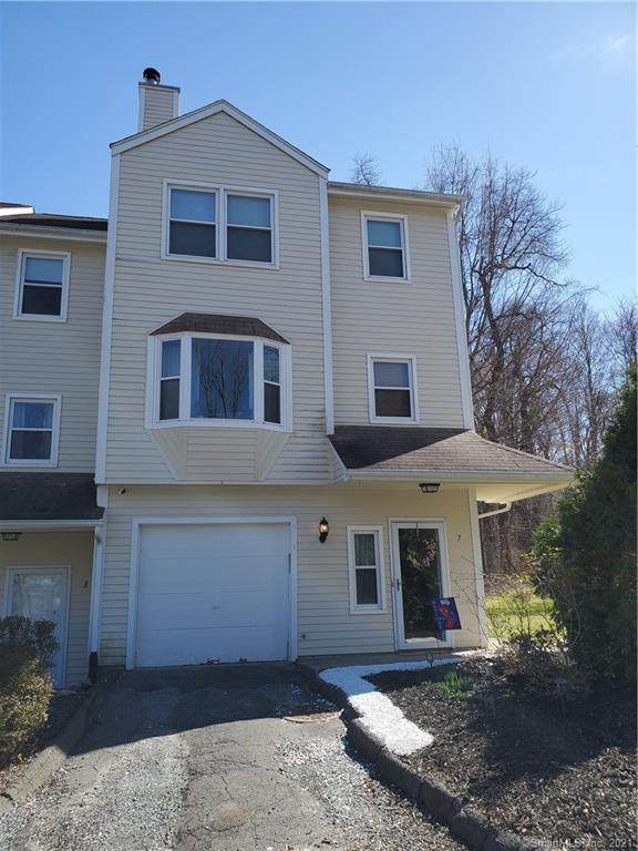 465 Wolcott Street - Photo 1