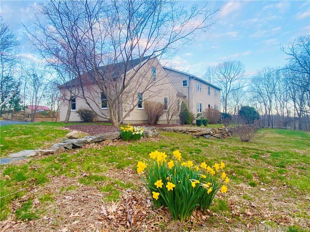 32 Lakewood Drive - Photo 1