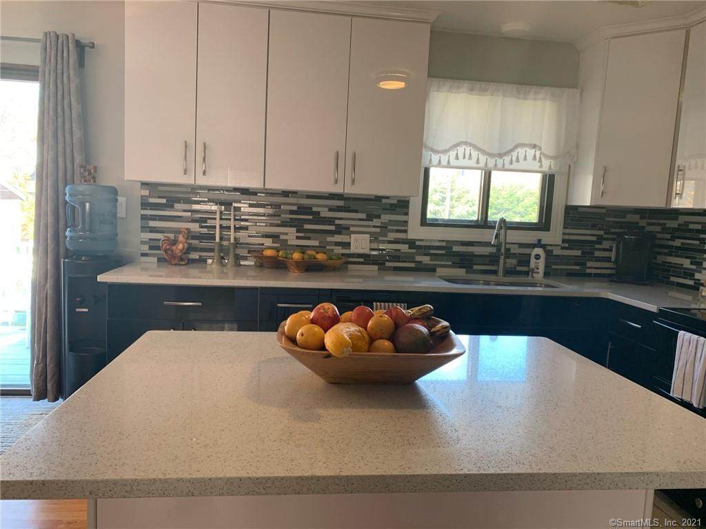 85 Parkwood Avenue - Photo 1