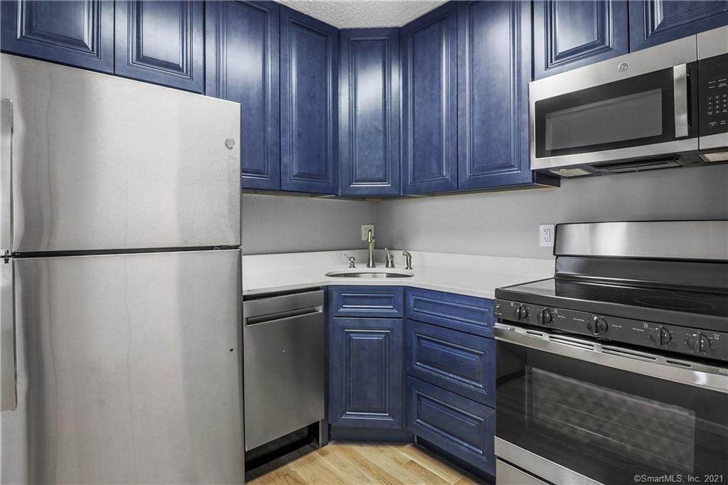 1525 Putnam Avenue - Photo 1