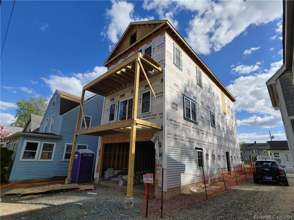 40 Wood Avenue - Photo 1