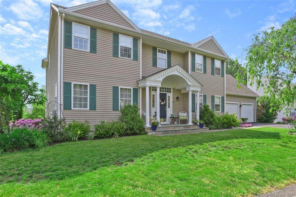 39 Old Colony Road - Photo 1
