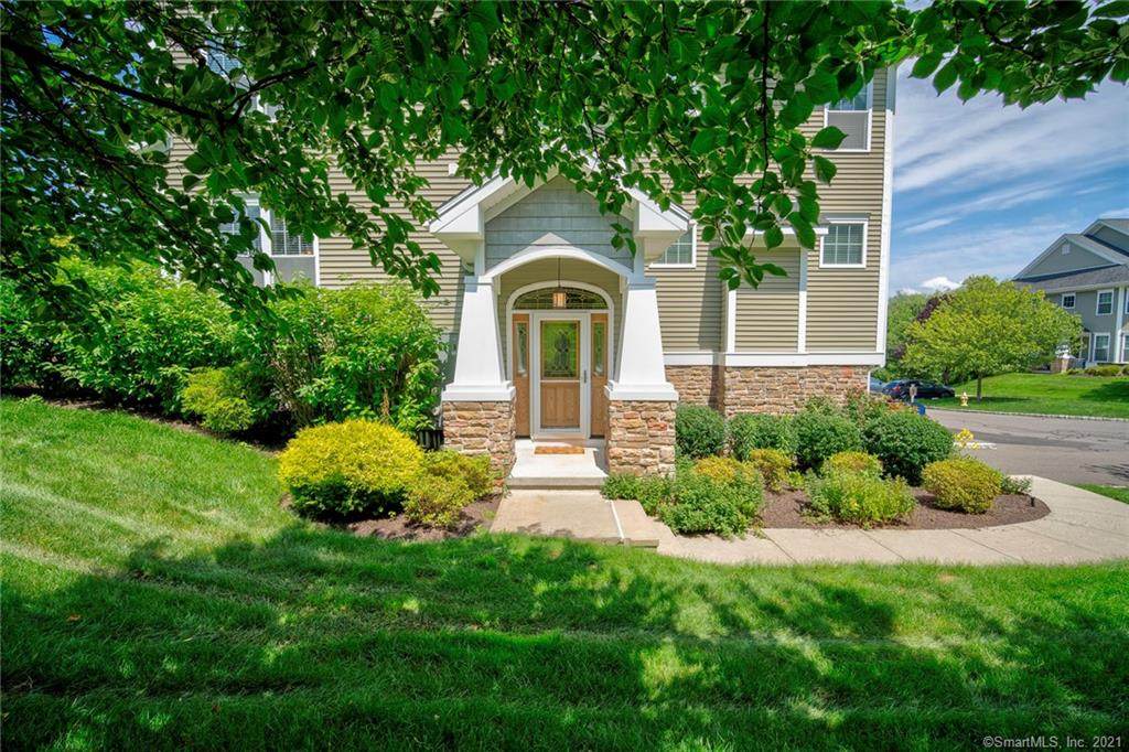 32 Lawrence Avenue - Photo 1