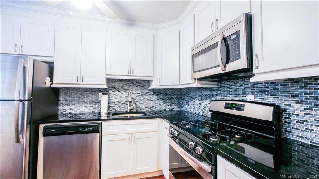 91 Strawberry Hill Avenue - Photo 1