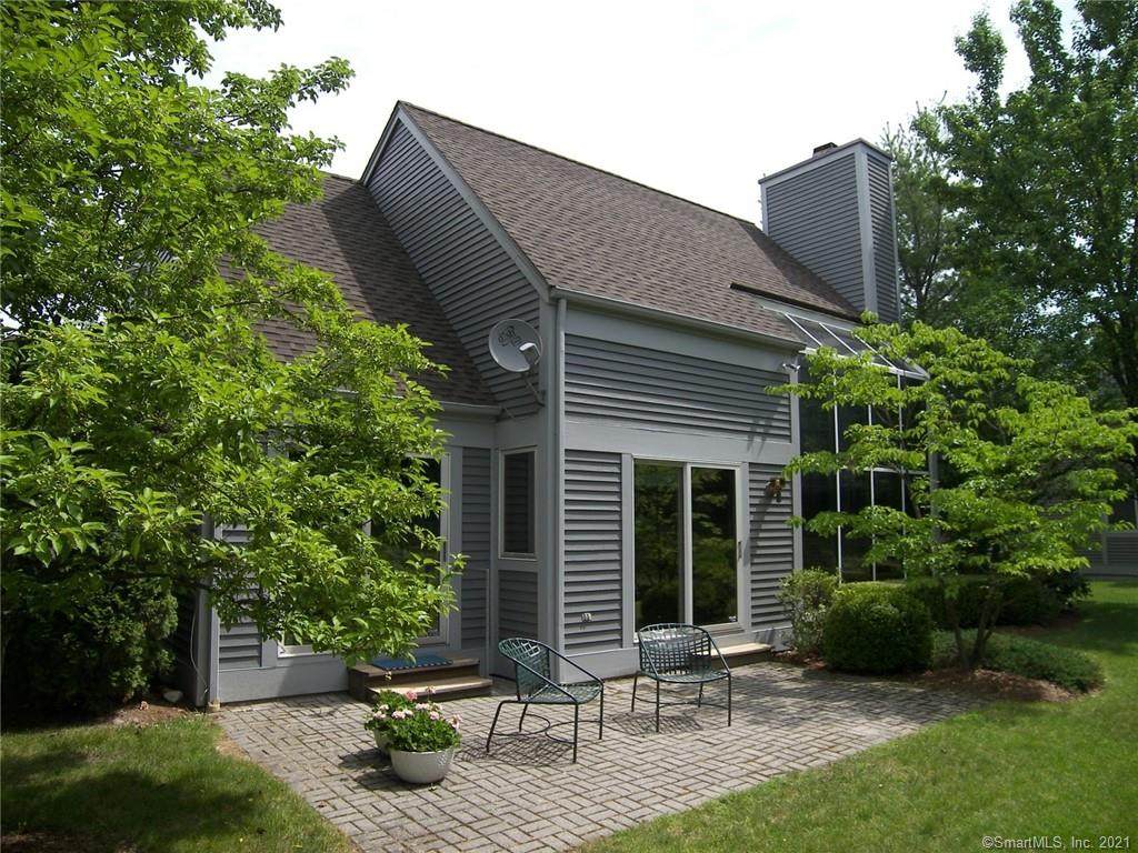 230 New Canaan Avenue - Photo 1