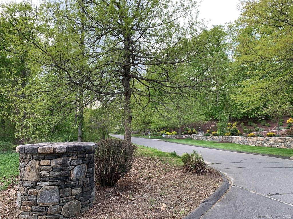 31 Oak Ridge Drive - Photo 1