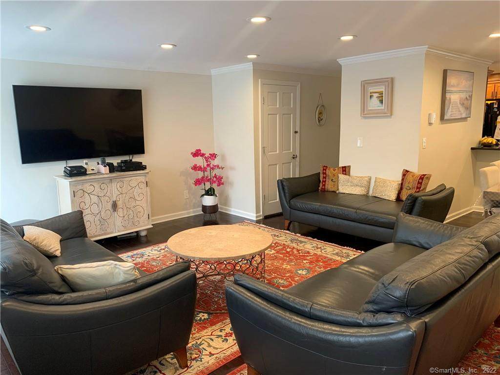 20 Weed Hill Avenue - Photo 1