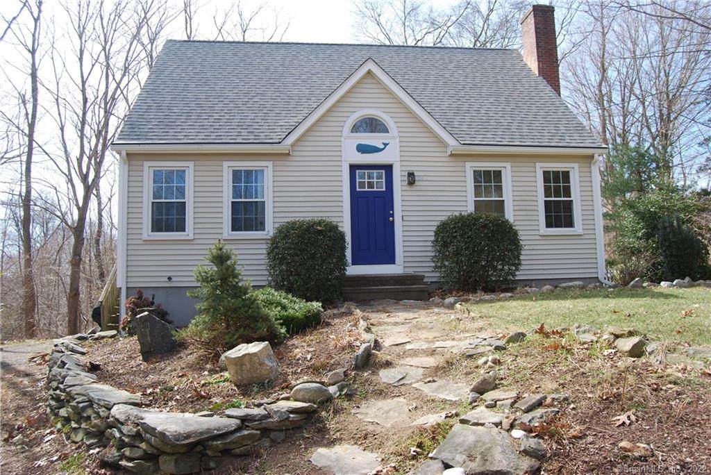 126 Middlesex Avenue - Photo 1