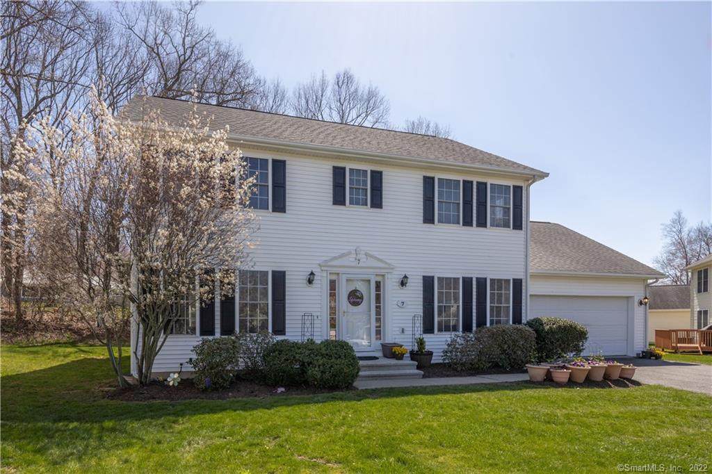 7 White Oak Drive - Photo 1