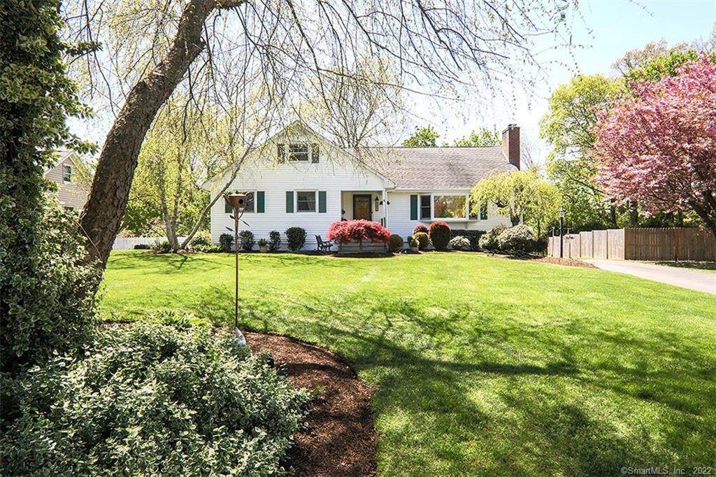 8 Woodcrest Road - Photo 1