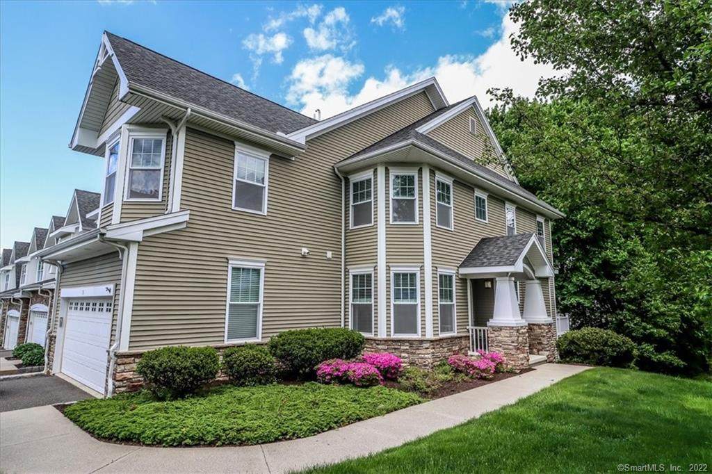73 Lawrence Avenue - Photo 1