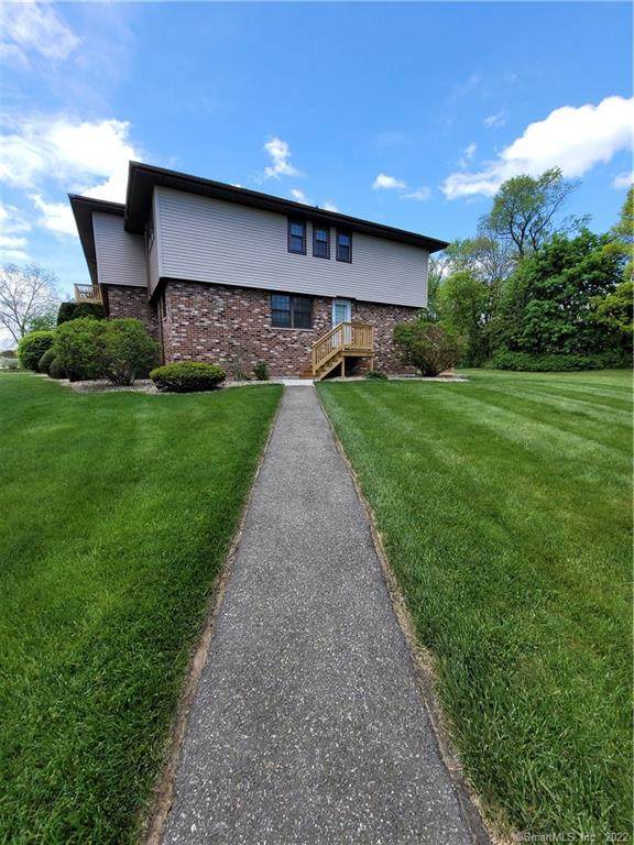 32 Surrey Drive - Photo 1