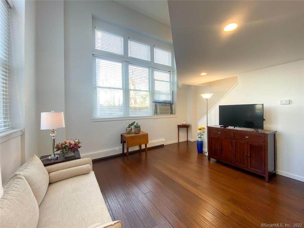 32 Pine Street - Photo 1
