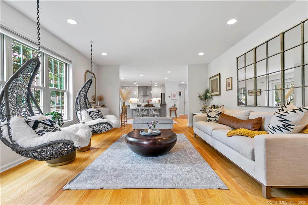 1925 Shepard Avenue - Photo 1