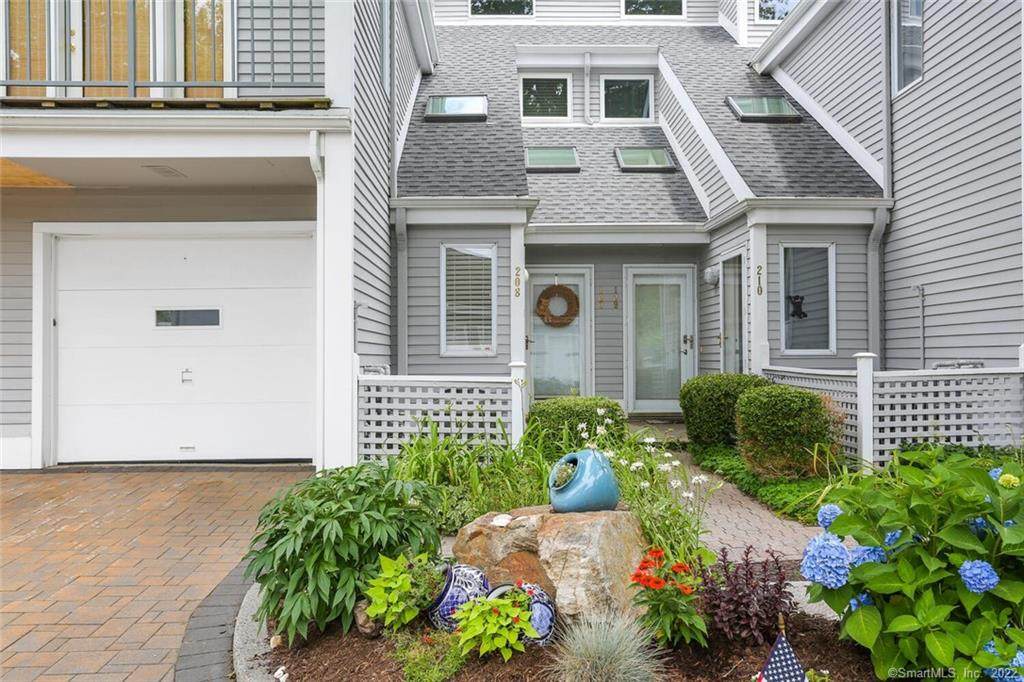 208 Breakers Lane - Photo 1