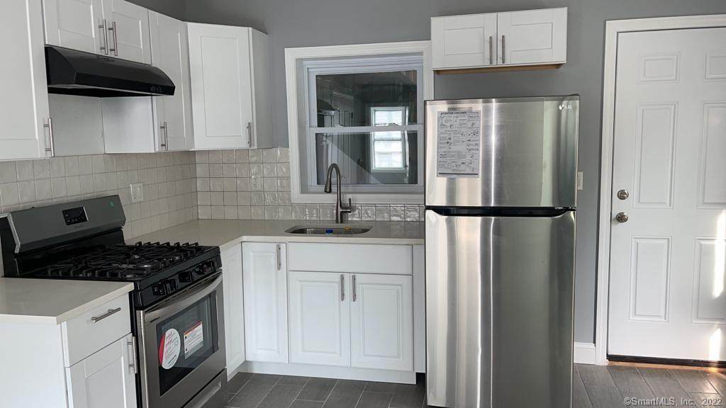 1472 Baldwin Street - Photo 1