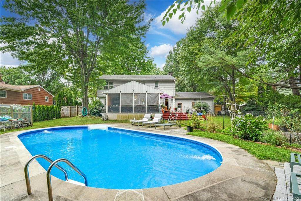 255 Seabreeze Drive - Photo 1