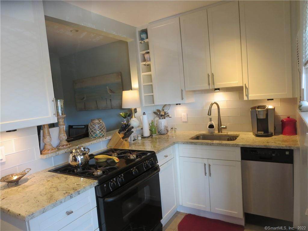 82 Strawberry Hill Ave - Photo 1