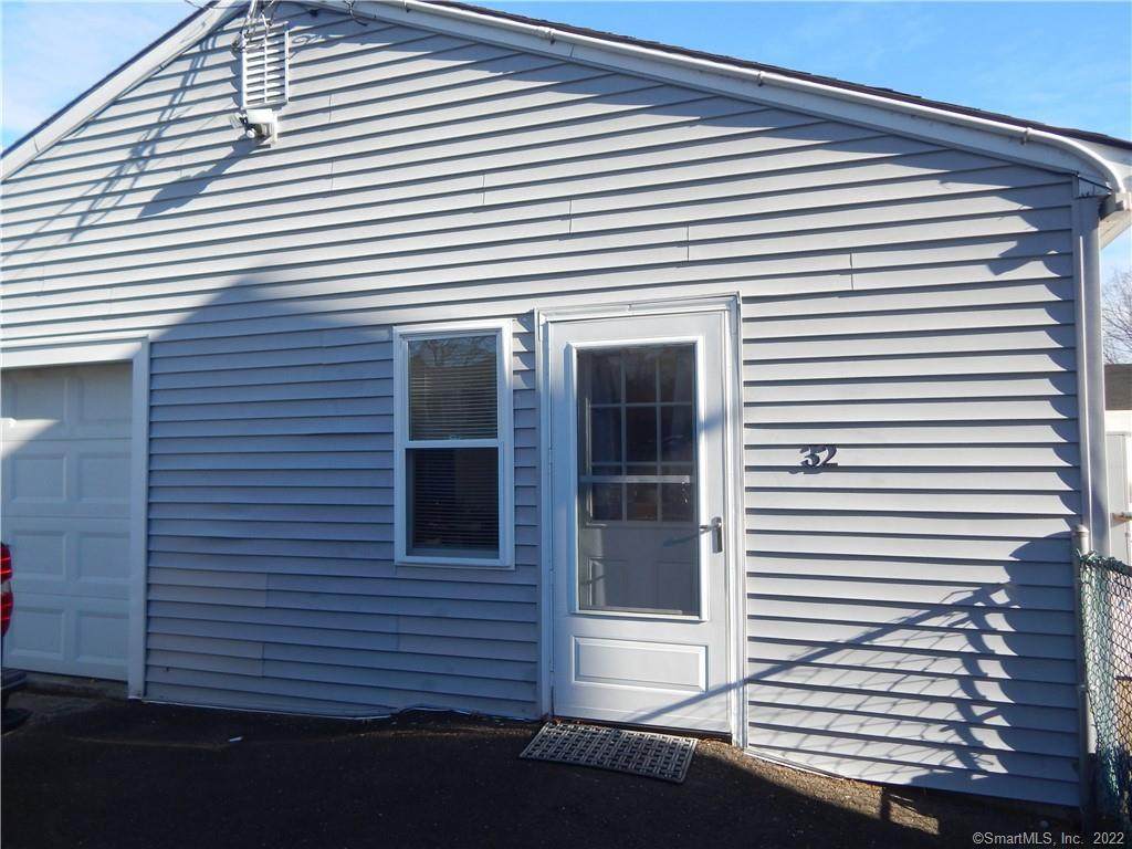 32 Cambridge Avenue - Photo 1