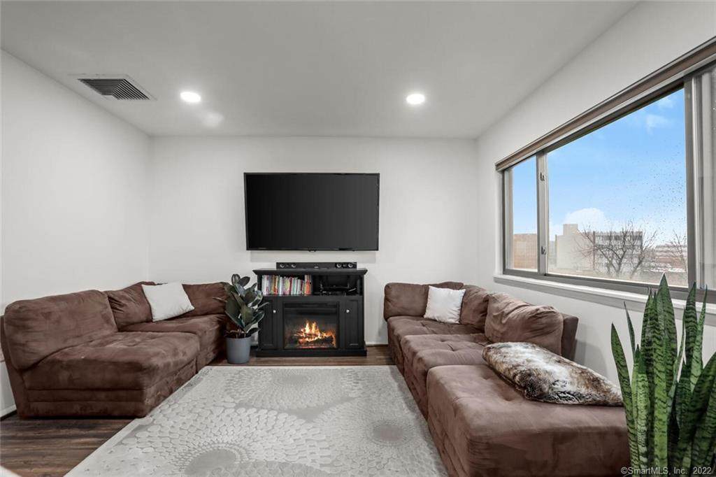 1633 Washington Boulevard - Photo 1